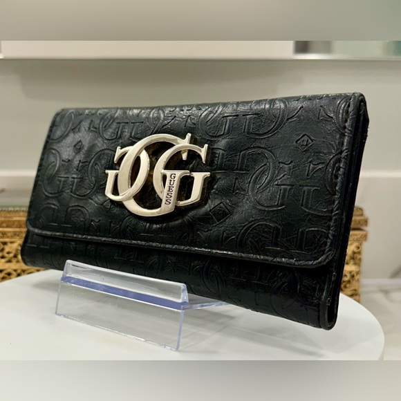 Guess - Black Embossed Tri-Fold Wallet - VGUC - Picture 5 of 17